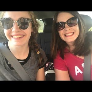 Meet your Posher, Lisa